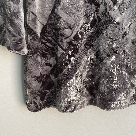 Chico's Velvet Top Women’s Size 1/M Silver Gray Embossed Holiday Chic Glam Party - Picture 6 of 10